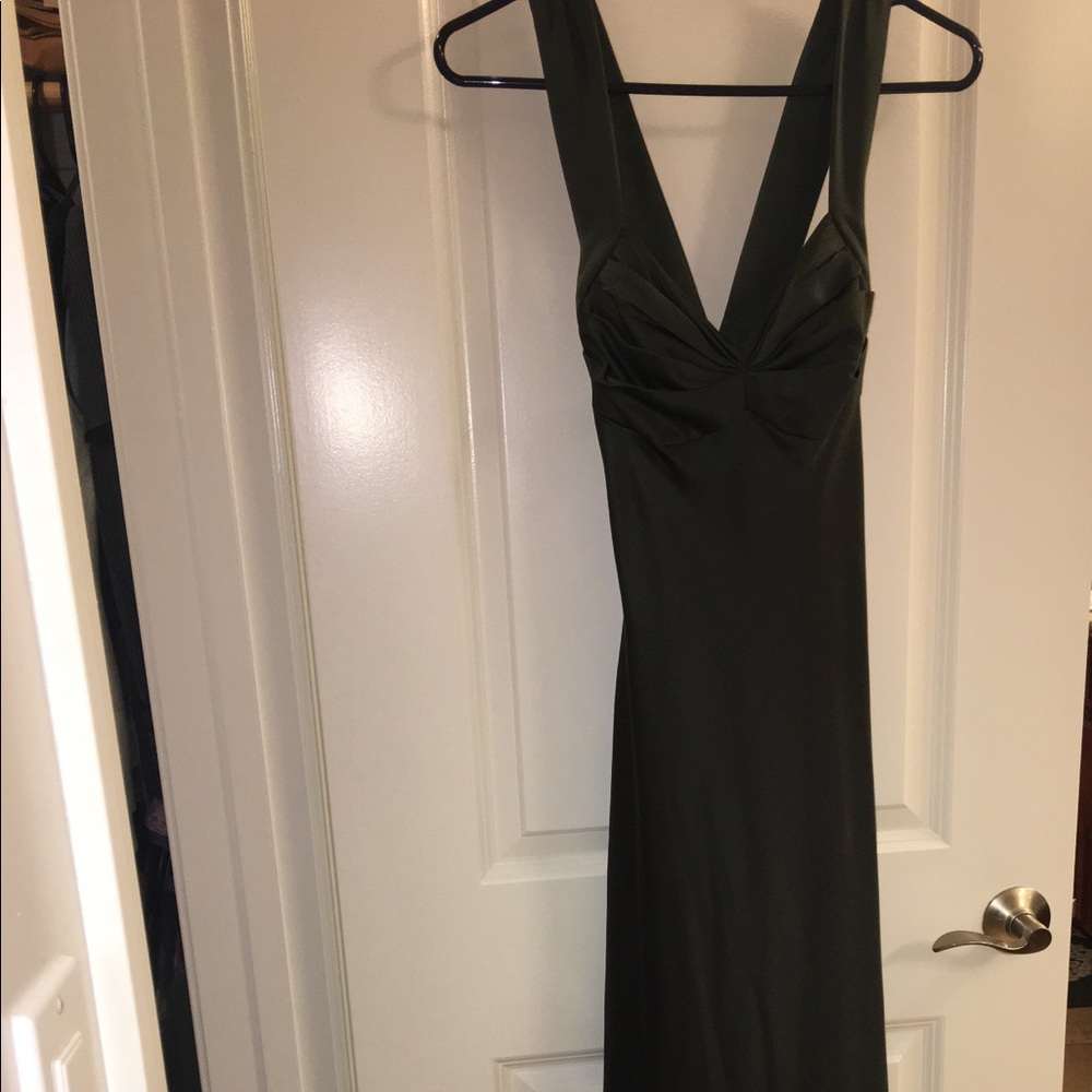Green gown - Picture 1 of 3